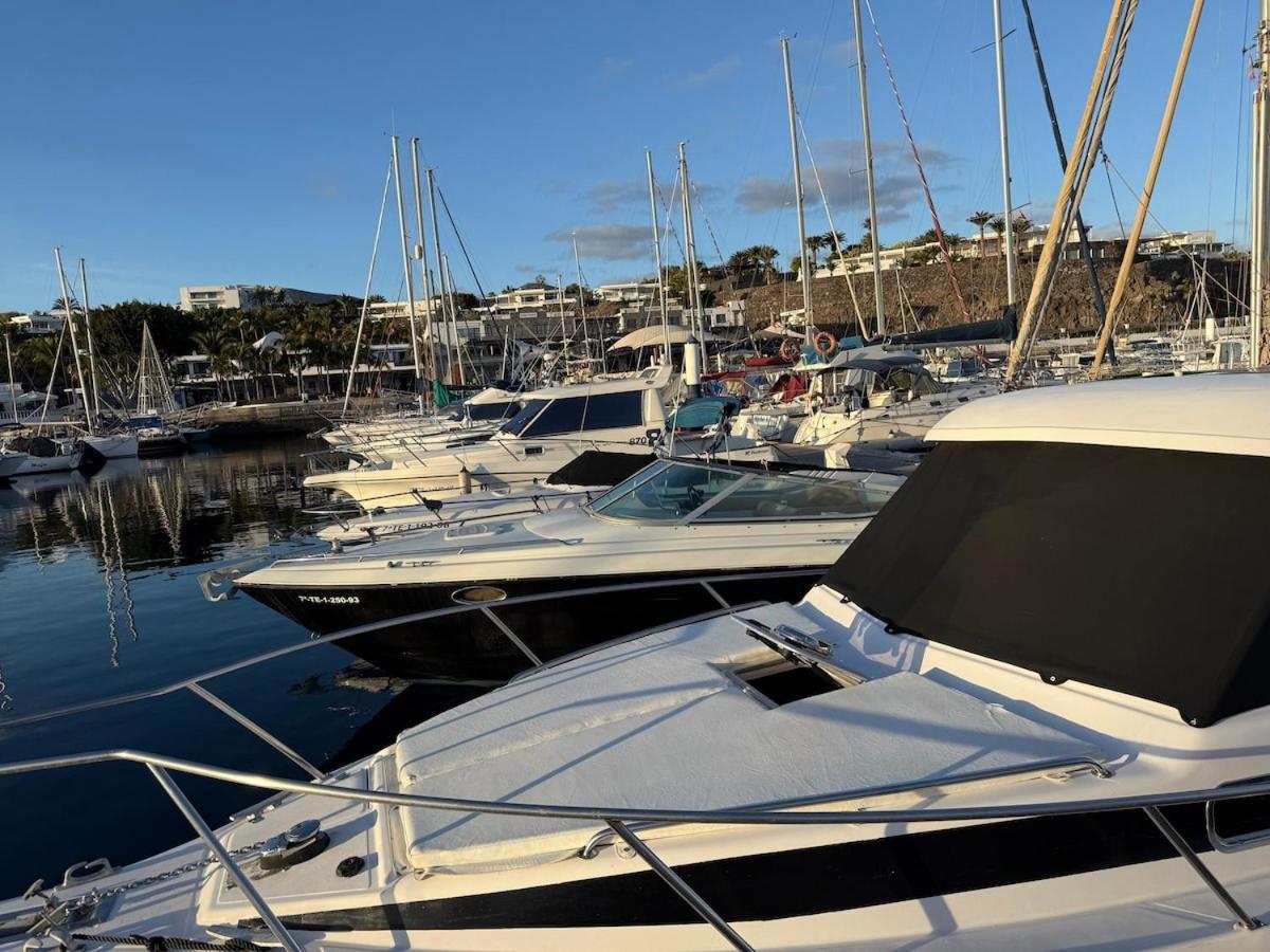 Barco * Puerto Calero